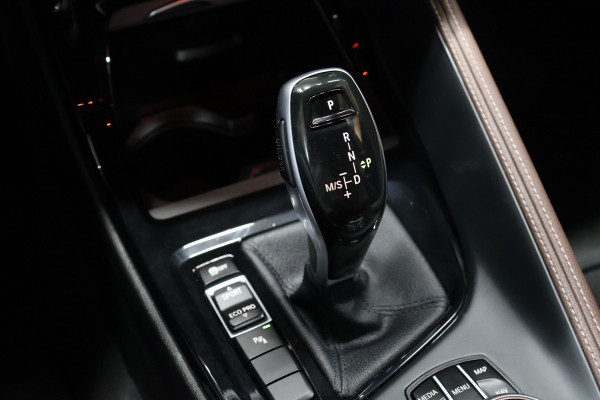 BMW X1 sDrive20i High Executive [MEMORY SEATS, HEAD-UP DISPLAY, VOL LEDER, STOELVERWARMING, AUTOMATISCHE AIRCO, AUTOMATISCHE ACHTERKLEP, NAVIGATIE, CRUISE CONTROL, NIEUWSTAAT]