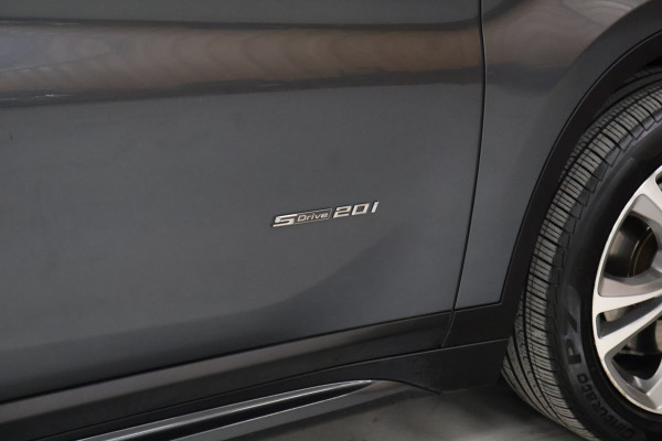 BMW X1 sDrive20i High Executive [MEMORY SEATS, HEAD-UP DISPLAY, VOL LEDER, STOELVERWARMING, AUTOMATISCHE AIRCO, AUTOMATISCHE ACHTERKLEP, NAVIGATIE, CRUISE CONTROL, NIEUWSTAAT]