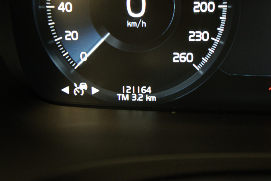 Volvo V90 Cross Country 2.0 T5 90th Anniversary Edition