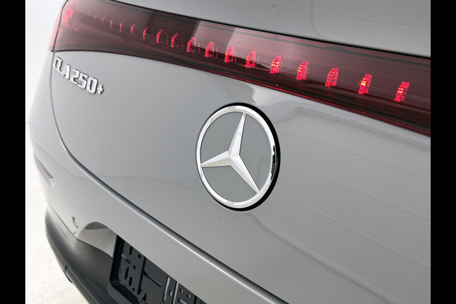 Mercedes-Benz CLA-Klasse 250+ Launch Edition 85 kWh | Trekhaak | Adaptieve Cruise Control | Nightpakket | Memorypakket voorstoelen | Warmtepomp | MULTIBEAM LED | 19 inch AMG velgen |