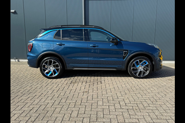 Lynk & Co 01 1.5 * Panorama * Stoelverwarming * Navigatie * Side Assist