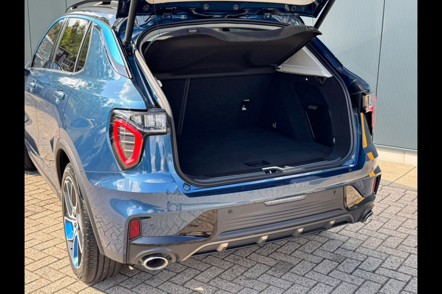 Lynk & Co 01 1.5 * Panorama * Stoelverwarming * Navigatie * Side Assist