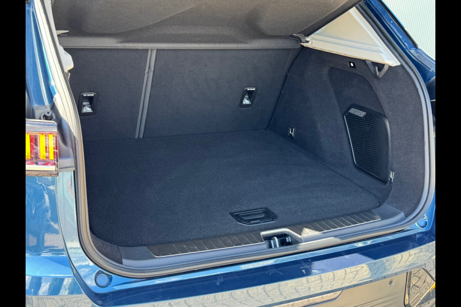Lynk & Co 01 1.5 * Panorama * Stoelverwarming * Navigatie * Side Assist