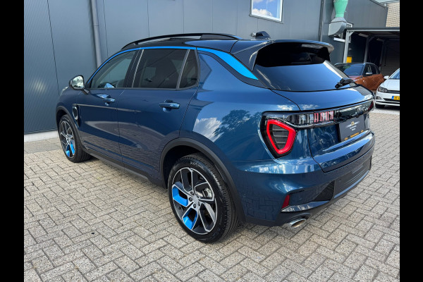 Lynk & Co 01 1.5 * Panorama * Stoelverwarming * Navigatie * Side Assist