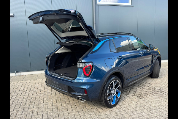 Lynk & Co 01 1.5 * Panorama * Stoelverwarming * Navigatie * Side Assist