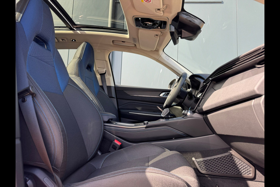 Lynk & Co 01 1.5 * Panorama * Stoelverwarming * Navigatie * Side Assist