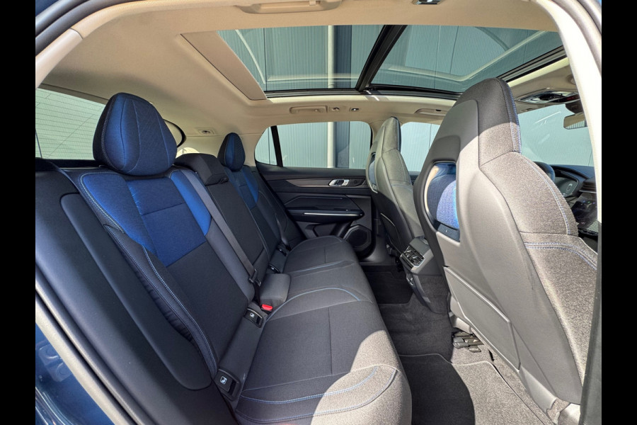Lynk & Co 01 1.5 * Panorama * Stoelverwarming * Navigatie * Side Assist