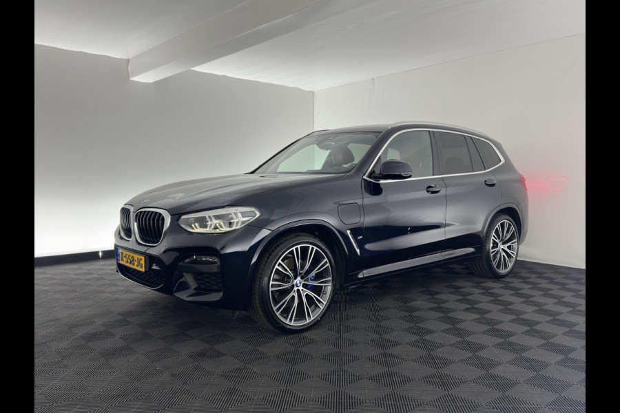 BMW X3 xDrive30e eDrive Edition M-Sportpack (INCL-BTW) *LUXURY-LEATHER | FULL-LED | DIGI-COCKPIT | HIFI-SOUND | CARPLAY | DAB+ | HEATED-SPORTSEATS | AMBIENT-LIGHT | TOWBAR  | PRIVACY-GLASS | CARPLAY | SHIFT-PADDLES |  21''ALU*