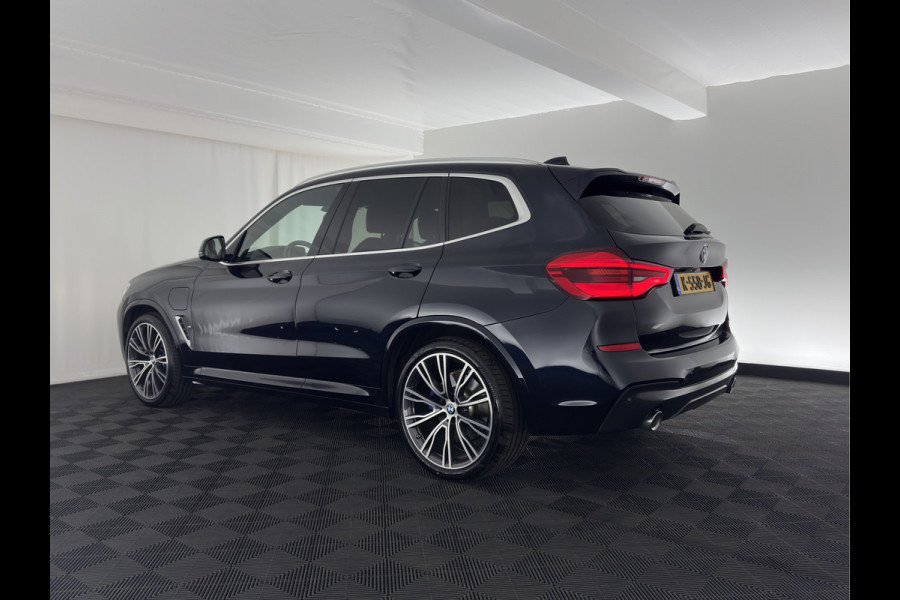 BMW X3 xDrive30e eDrive Edition M-Sportpack (INCL-BTW) *LUXURY-LEATHER | FULL-LED | DIGI-COCKPIT | HIFI-SOUND | CARPLAY | DAB+ | HEATED-SPORTSEATS | AMBIENT-LIGHT | TOWBAR  | PRIVACY-GLASS | CARPLAY | SHIFT-PADDLES |  21''ALU*