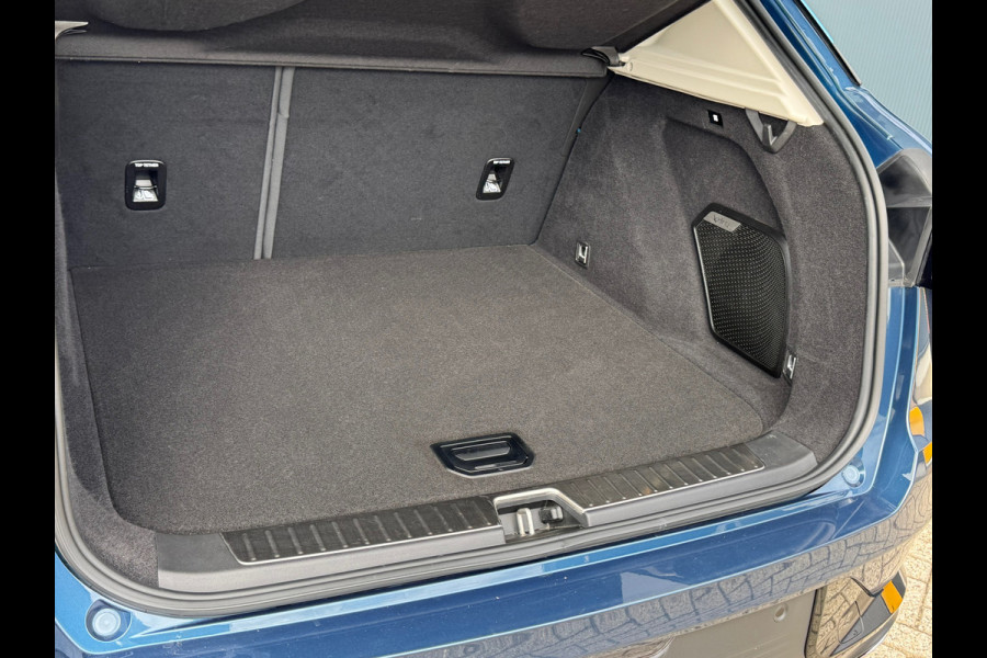Lynk & Co 01 1.5 * Panorama * Stoelverwarming * Camera * Side Assist *
