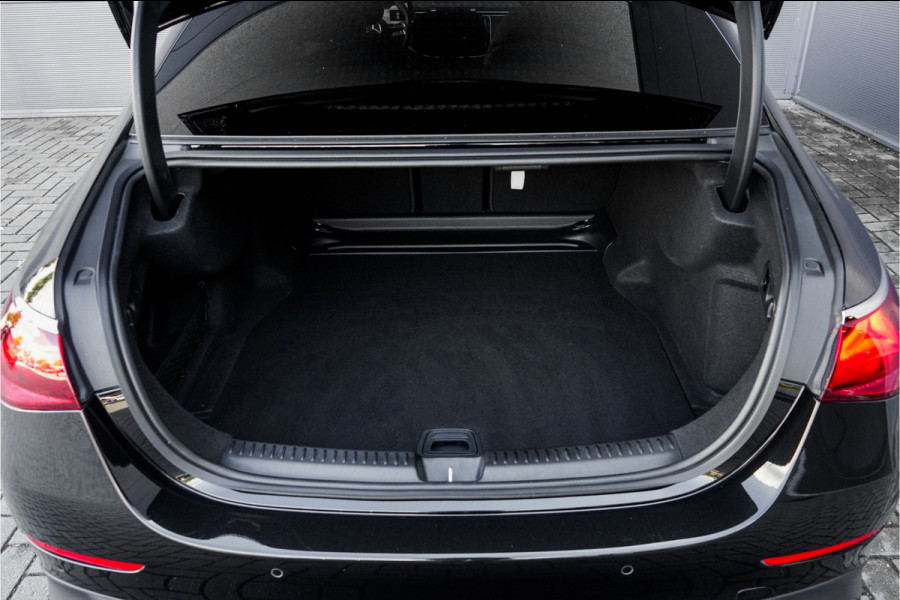 Mercedes-Benz E-Klasse E220 D 4M AMG Night Pano Luchtvering Trekhaak Fabrieksgarantie