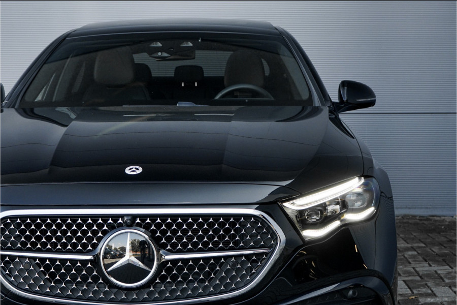 Mercedes-Benz E-Klasse E220 D 4M AMG Night Pano Luchtvering Trekhaak Fabrieksgarantie