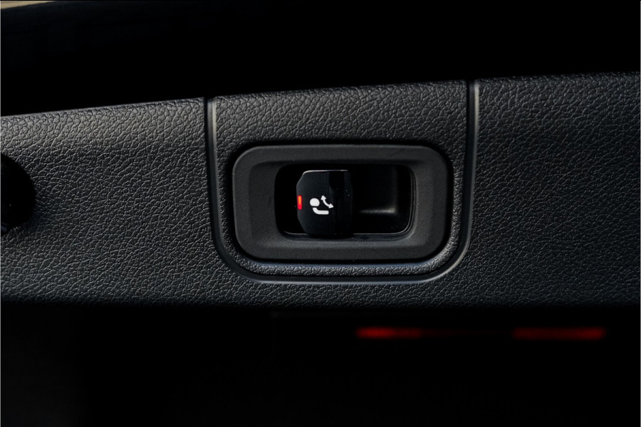 Mercedes-Benz E-Klasse E220 D 4M AMG Night Pano Luchtvering Trekhaak Fabrieksgarantie