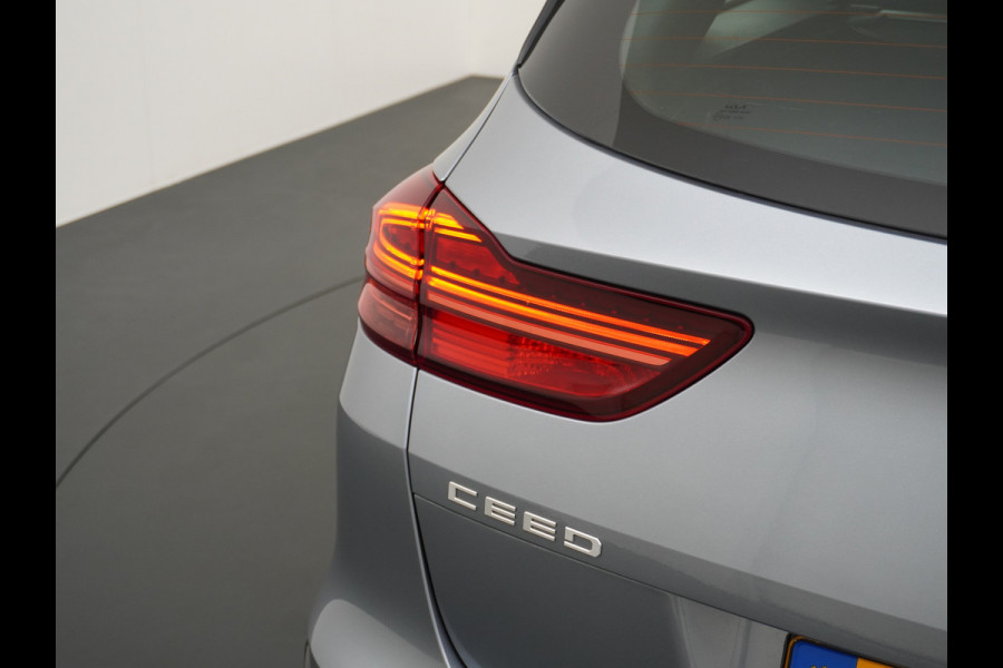 Kia Ceed Sportswagon 1.0 T-GDi 120PK Apple Carplay Android Auto Navi Ecc Camera Adap.Cruise Pdc DAB DynamicLine Spoorassistent activ Lmv 16" Connected services Bluetooth Led Regen-Lichtsensor Origineel Nederlandse Auto