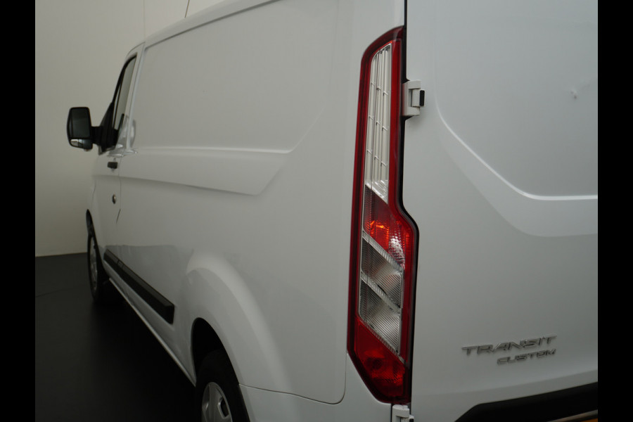 Ford Transit Custom 280 2.0TDCI 3-Persoons Airco Pdc-v+a Trekhaak Cruise Control Voorruitverwarming Trend Regen-Lichtsensor Betonplex Vloer Kastinrichting/Wandbetimmering Schuifdeur Euro 6 360NM Koppel 2.350Kg trekvermogen Zeer Compleet!