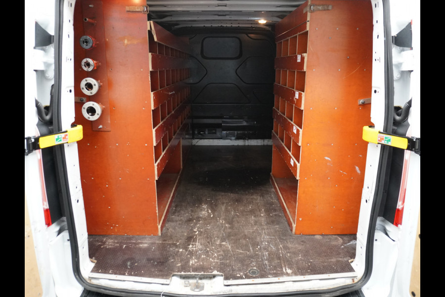 Ford Transit Custom 280 2.0TDCI 3-Persoons Airco Pdc-v+a Trekhaak Cruise Control Voorruitverwarming Trend Regen-Lichtsensor Betonplex Vloer Kastinrichting/Wandbetimmering Schuifdeur Euro 6 360NM Koppel 2.350Kg trekvermogen Zeer Compleet!