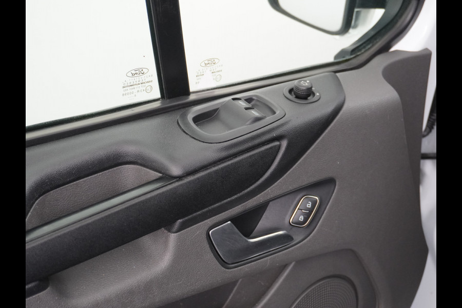 Ford Transit Custom 280 2.0TDCI 3-Persoons Airco Pdc-v+a Trekhaak Cruise Control Voorruitverwarming Trend Regen-Lichtsensor Betonplex Vloer Kastinrichting/Wandbetimmering Schuifdeur Euro 6 360NM Koppel 2.350Kg trekvermogen Zeer Compleet!