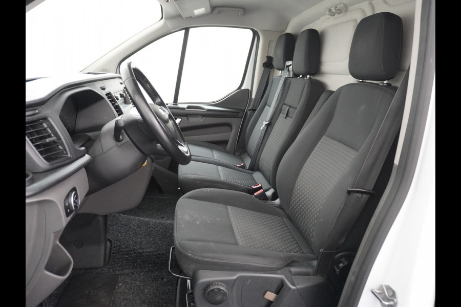 Ford Transit Custom 280 2.0TDCI 3-Persoons Airco Pdc-v+a Trekhaak Cruise Control Voorruitverwarming Trend Regen-Lichtsensor Betonplex Vloer Kastinrichting/Wandbetimmering Schuifdeur Euro 6 360NM Koppel 2.350Kg trekvermogen Zeer Compleet!