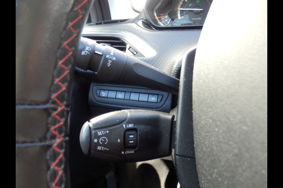 Peugeot 2008 1.2 PureTech GT-Line I 130 pk. I Panorama dak I Airco I Nav. I
