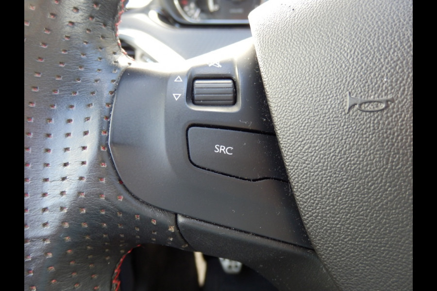 Peugeot 2008 1.2 PureTech GT-Line I 130 pk. I Panorama dak I Airco I Nav. I