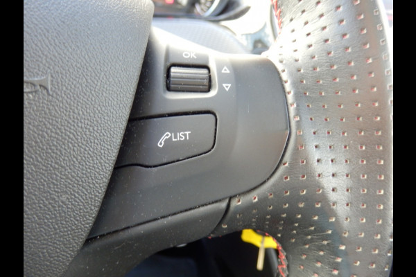 Peugeot 2008 1.2 PureTech GT-Line I 130 pk. I Panorama dak I Airco I Nav. I