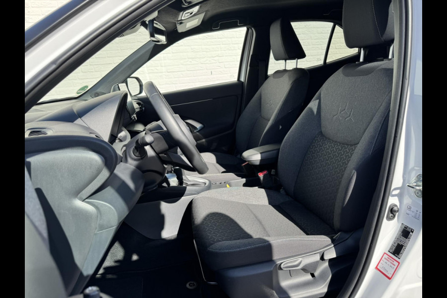 Toyota Yaris Cross 1.5 Hybrid Dynamic Fabrieksgarantie Adaptive cruise Climate control Stoel- en stuurverwarming Apple / Android