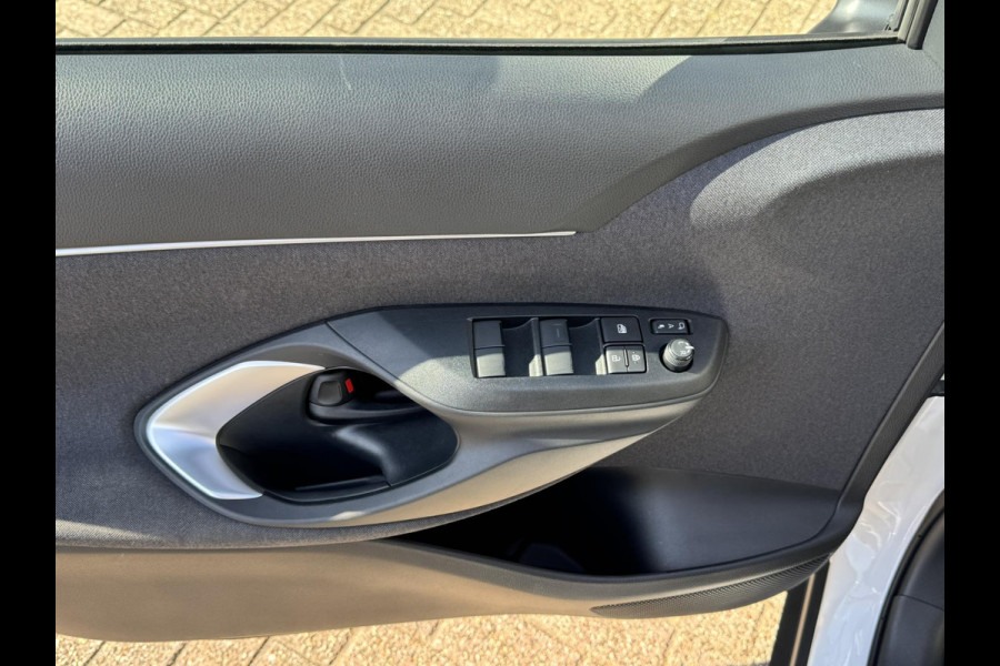 Toyota Yaris Cross 1.5 Hybrid Dynamic Fabrieksgarantie Adaptive cruise Climate control Stoel- en stuurverwarming Apple / Android