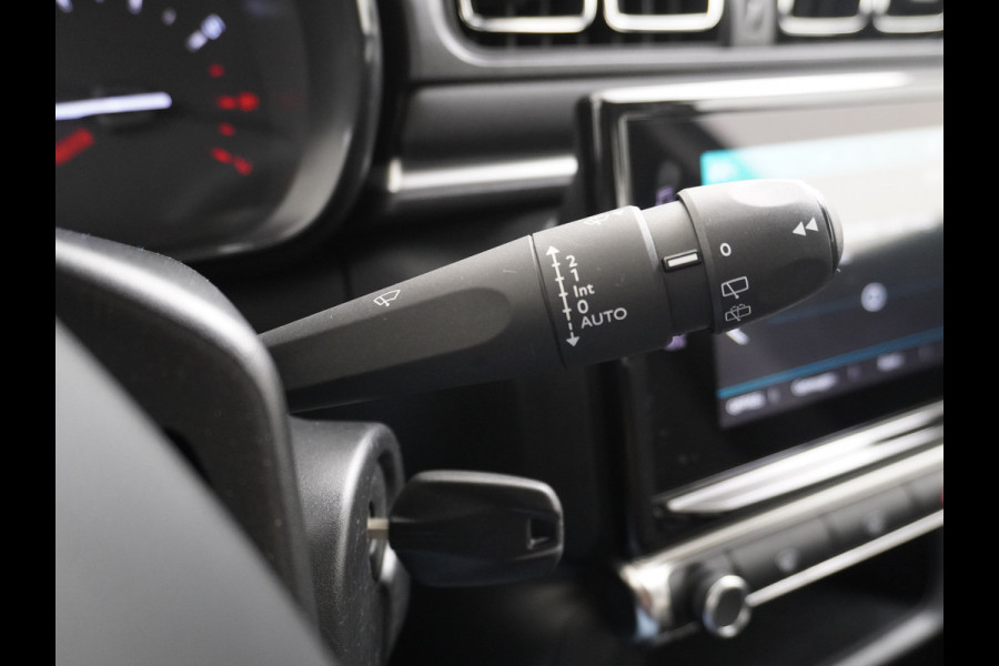 Citroën C3 1.2I 83PK Navi Ecc Apple Carplay Android Auto Cruise Control C-Series 16"lm Regensensor Spoorassistent ldws Bluetooth Pack Safety Lmv Origin. NLse auto  € 24.000 nieuw! 1e Eigenaar