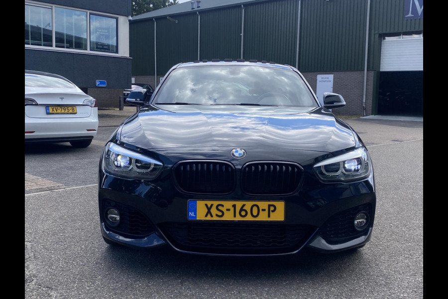 BMW 1-serie 118i Edition M Sport Shadow High Executive ORIGINEEL NEDERLANDSE AUTO MET NAP | VOLLEDIG LEDER + STOELVERWARMING| SCHUIFDAK | APPLE CARPLAY | XENON | RIJKLAAR MET 12 MAANDEN BOVAG GARANTIE!