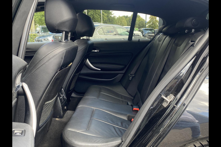 BMW 1-serie 118i Edition M Sport Shadow High Executive ORIGINEEL NEDERLANDSE AUTO MET NAP | VOLLEDIG LEDER + STOELVERWARMING| SCHUIFDAK | APPLE CARPLAY | XENON | RIJKLAAR MET 12 MAANDEN BOVAG GARANTIE!