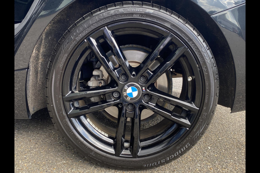 BMW 1-serie 118i Edition M Sport Shadow High Executive ORIGINEEL NEDERLANDSE AUTO MET NAP | VOLLEDIG LEDER + STOELVERWARMING| SCHUIFDAK | APPLE CARPLAY | XENON | RIJKLAAR MET 12 MAANDEN BOVAG GARANTIE!