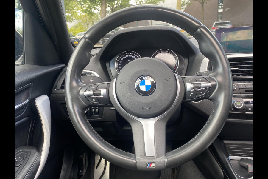 BMW 1-serie 118i Edition M Sport Shadow High Executive ORIGINEEL NEDERLANDSE AUTO MET NAP | VOLLEDIG LEDER + STOELVERWARMING| SCHUIFDAK | APPLE CARPLAY | XENON | RIJKLAAR MET 12 MAANDEN BOVAG GARANTIE!