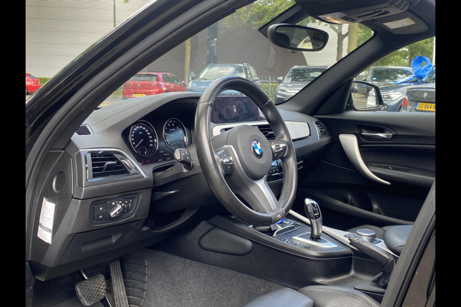 BMW 1-serie 118i Edition M Sport Shadow High Executive ORIGINEEL NEDERLANDSE AUTO MET NAP | VOLLEDIG LEDER + STOELVERWARMING| SCHUIFDAK | APPLE CARPLAY | XENON | RIJKLAAR MET 12 MAANDEN BOVAG GARANTIE!