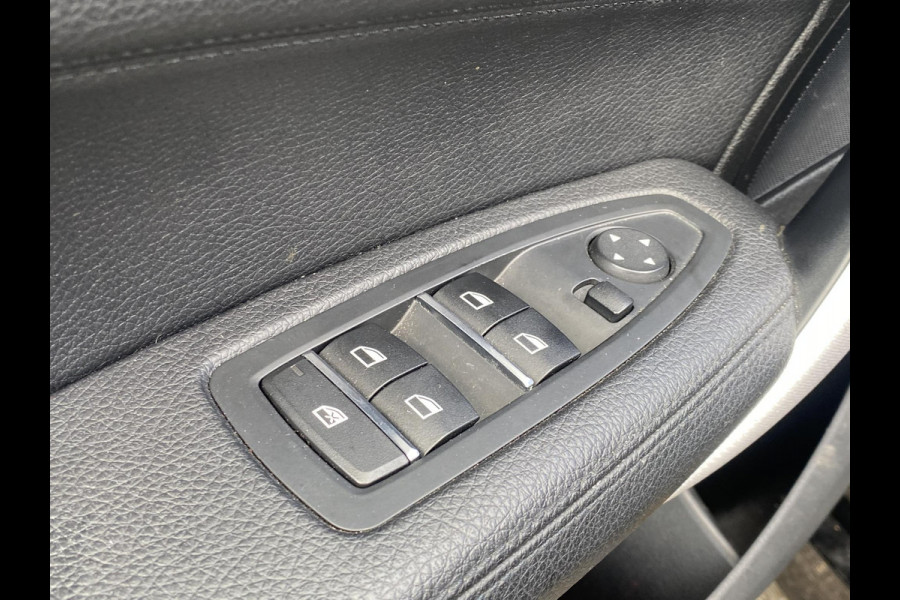 BMW 1-serie 118i Edition M Sport Shadow High Executive ORIGINEEL NEDERLANDSE AUTO MET NAP | VOLLEDIG LEDER + STOELVERWARMING| SCHUIFDAK | APPLE CARPLAY | XENON | RIJKLAAR MET 12 MAANDEN BOVAG GARANTIE!