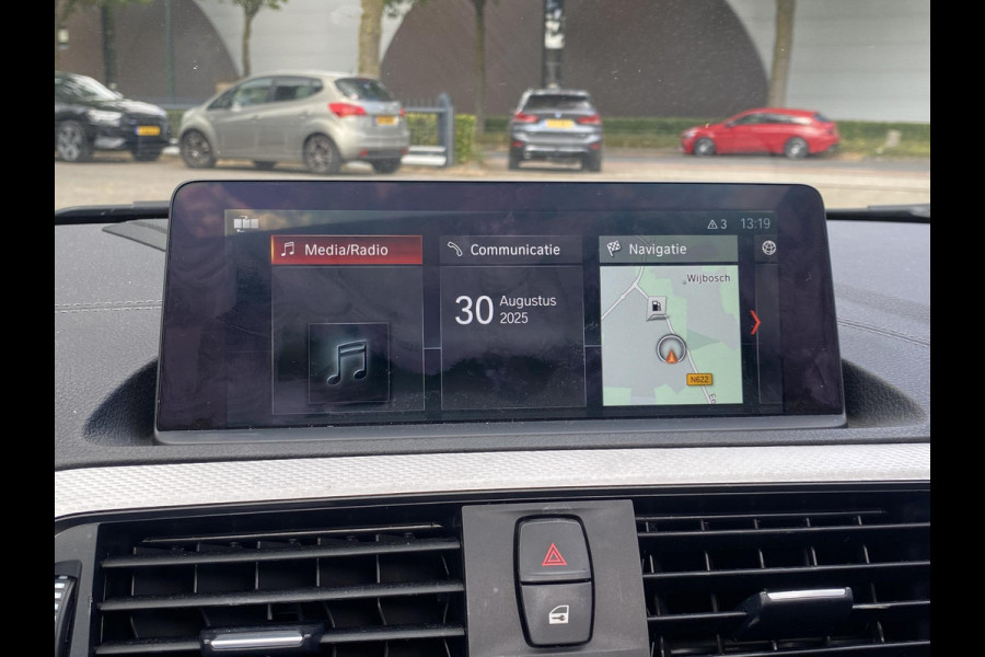 BMW 1-serie 118i Edition M Sport Shadow High Executive ORIGINEEL NEDERLANDSE AUTO MET NAP | VOLLEDIG LEDER + STOELVERWARMING| SCHUIFDAK | APPLE CARPLAY | XENON | RIJKLAAR MET 12 MAANDEN BOVAG GARANTIE!