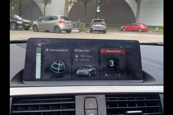 BMW 1-serie 118i Edition M Sport Shadow High Executive ORIGINEEL NEDERLANDSE AUTO MET NAP | VOLLEDIG LEDER + STOELVERWARMING| SCHUIFDAK | APPLE CARPLAY | XENON | RIJKLAAR MET 12 MAANDEN BOVAG GARANTIE!