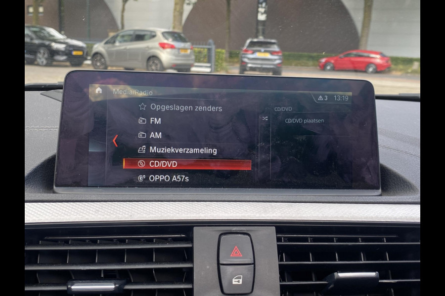 BMW 1-serie 118i Edition M Sport Shadow High Executive ORIGINEEL NEDERLANDSE AUTO MET NAP | VOLLEDIG LEDER + STOELVERWARMING| SCHUIFDAK | APPLE CARPLAY | XENON | RIJKLAAR MET 12 MAANDEN BOVAG GARANTIE!