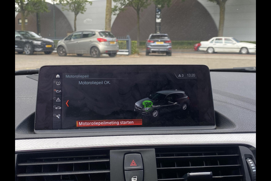 BMW 1-serie 118i Edition M Sport Shadow High Executive ORIGINEEL NEDERLANDSE AUTO MET NAP | VOLLEDIG LEDER + STOELVERWARMING| SCHUIFDAK | APPLE CARPLAY | XENON | RIJKLAAR MET 12 MAANDEN BOVAG GARANTIE!