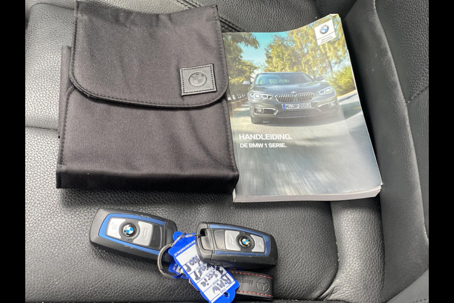 BMW 1-serie 118i Edition M Sport Shadow High Executive ORIGINEEL NEDERLANDSE AUTO MET NAP | VOLLEDIG LEDER + STOELVERWARMING| SCHUIFDAK | APPLE CARPLAY | XENON | RIJKLAAR MET 12 MAANDEN BOVAG GARANTIE!