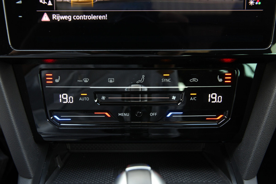 Volkswagen Passat Variant 1.4 TSI PHEV GTE Business | Pano | Massage | ACC | Carplay | Camera |