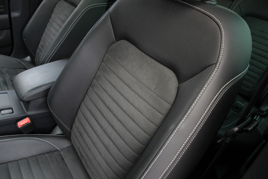 Volkswagen Passat Variant 1.4 TSI PHEV GTE Business | Pano | Massage | ACC | Carplay | Camera |