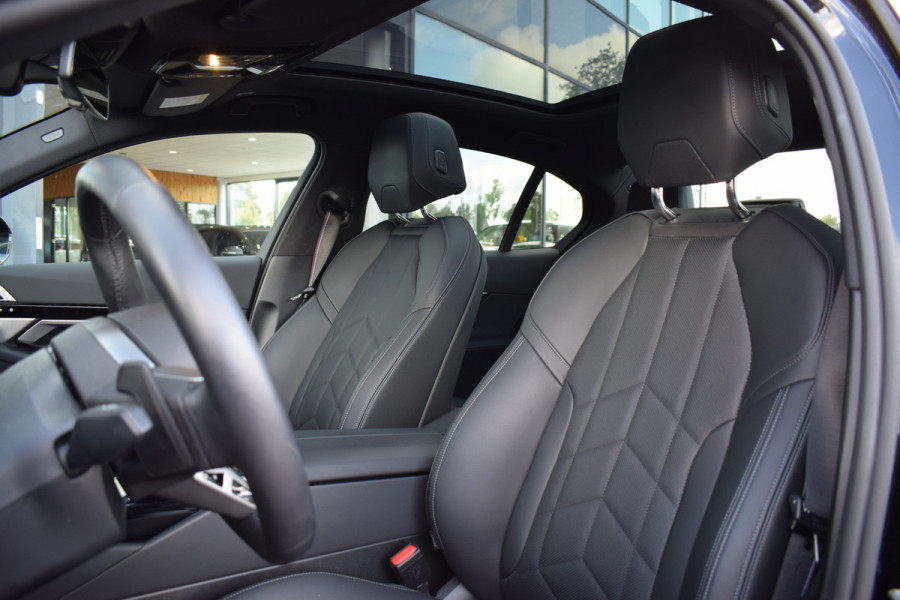 BMW 5 Serie 530e M Sport Edition | Dealer Garantie | Pano | B&W | Trekhaak Elektr.