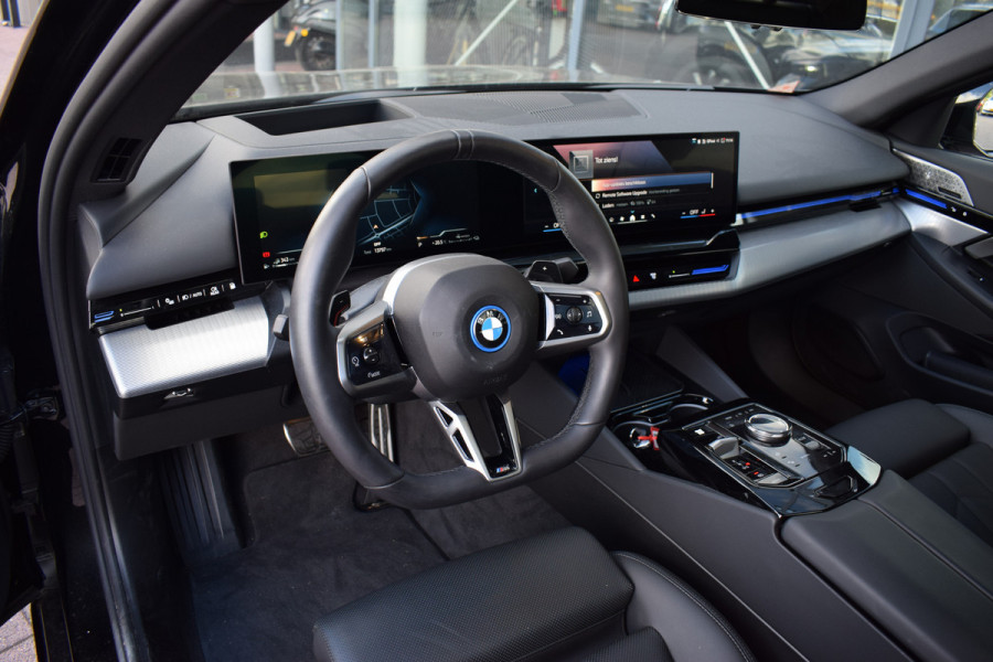 BMW 5 Serie 530e M Sport Edition | Dealer Garantie | Pano | B&W | Trekhaak Elektr.