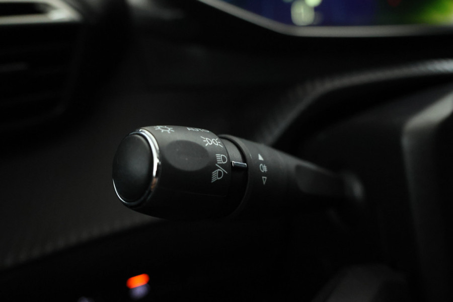 Peugeot 208 1.2 PureTech Allure Pack Navigatie, Apple carplay, Climate