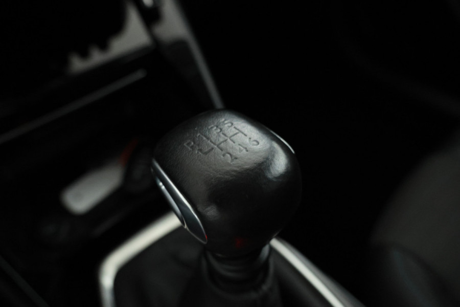 Peugeot 208 1.2 PureTech Allure Pack Navigatie, Apple carplay, Climate