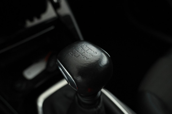 Peugeot 208 1.2 PureTech Allure Pack Navigatie, Apple carplay, Climate