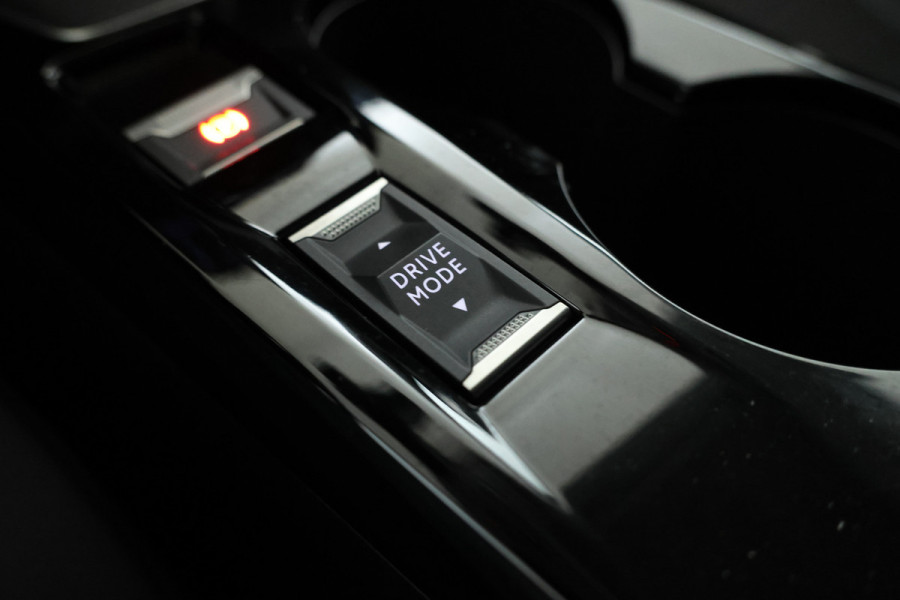 Peugeot 208 1.2 PureTech Allure Pack Navigatie, Apple carplay, Climate
