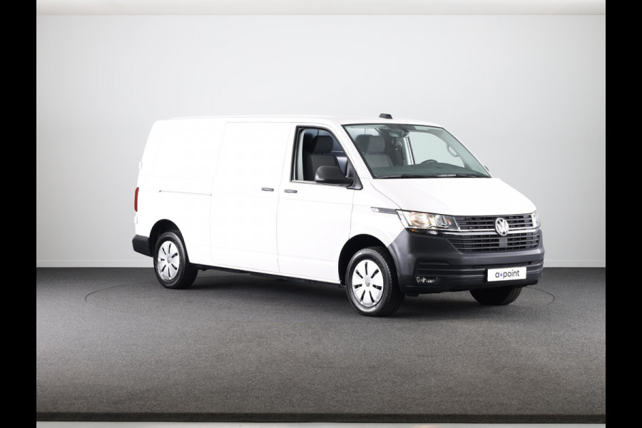 Volkswagen Transporter 2.0 TDI L2H1 28 Comfortline 110 pk | Verlengde garantie | Navigatie| Lederen stuurwiel | Trekhaak | Parkeersensoren achter | Cruise control | Apple Carplay/Android Auto |