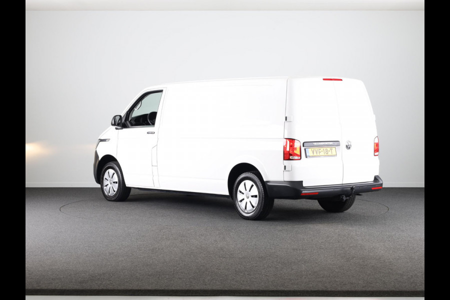 Volkswagen Transporter 2.0 TDI L2H1 28 Comfortline 110 pk | Verlengde garantie | Navigatie| Lederen stuurwiel | Trekhaak | Parkeersensoren achter | Cruise control | Apple Carplay/Android Auto |