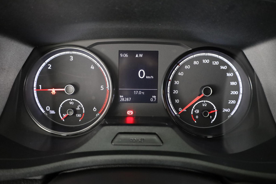 Volkswagen Transporter 2.0 TDI L2H1 28 Comfortline 110 pk | Verlengde garantie | Navigatie| Lederen stuurwiel | Trekhaak | Parkeersensoren achter | Cruise control | Apple Carplay/Android Auto |